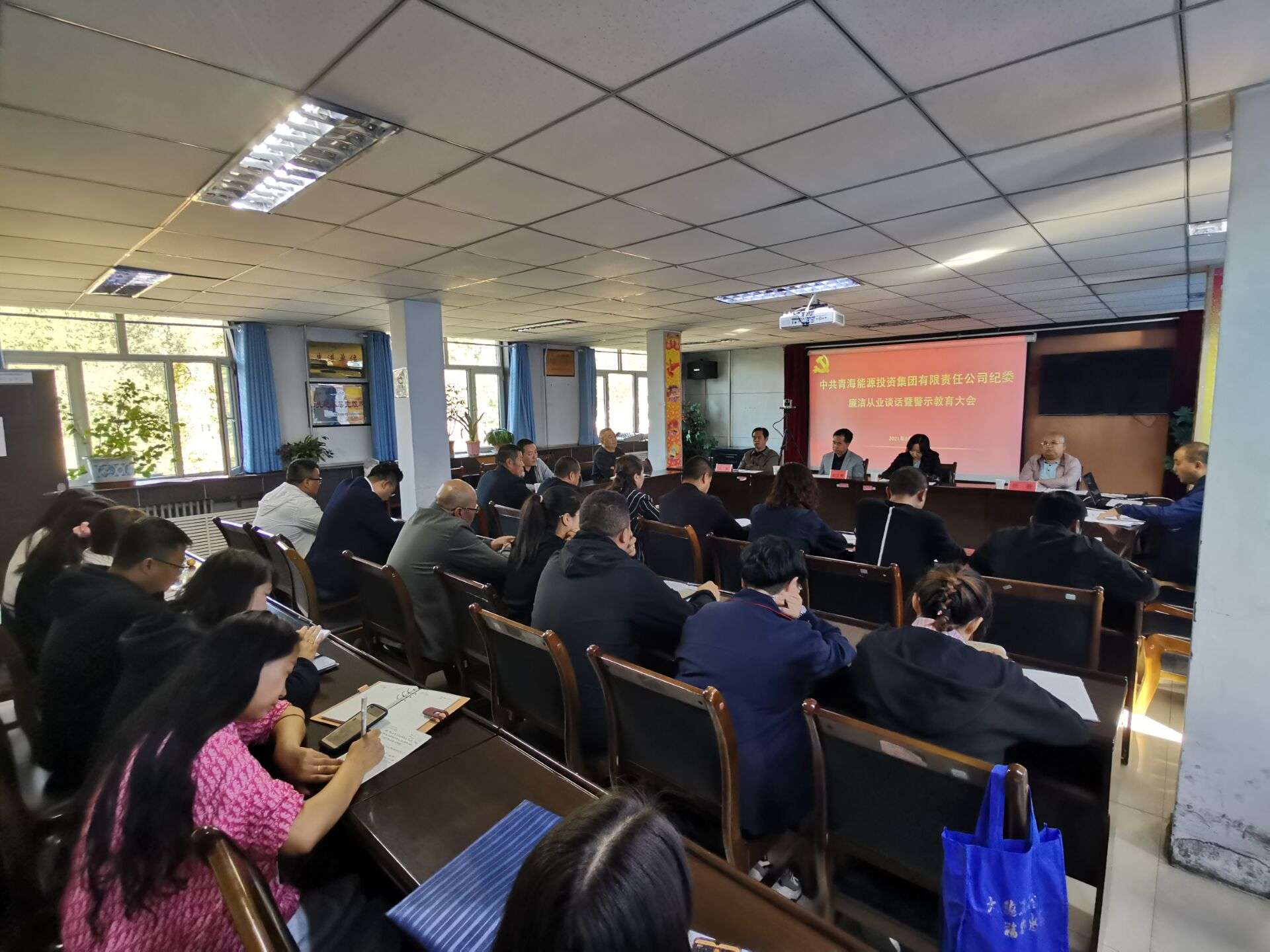 1635390620234223.jpg 集團公司紀(jì)委開展廉潔談話活動 黃奇中攝.jpg